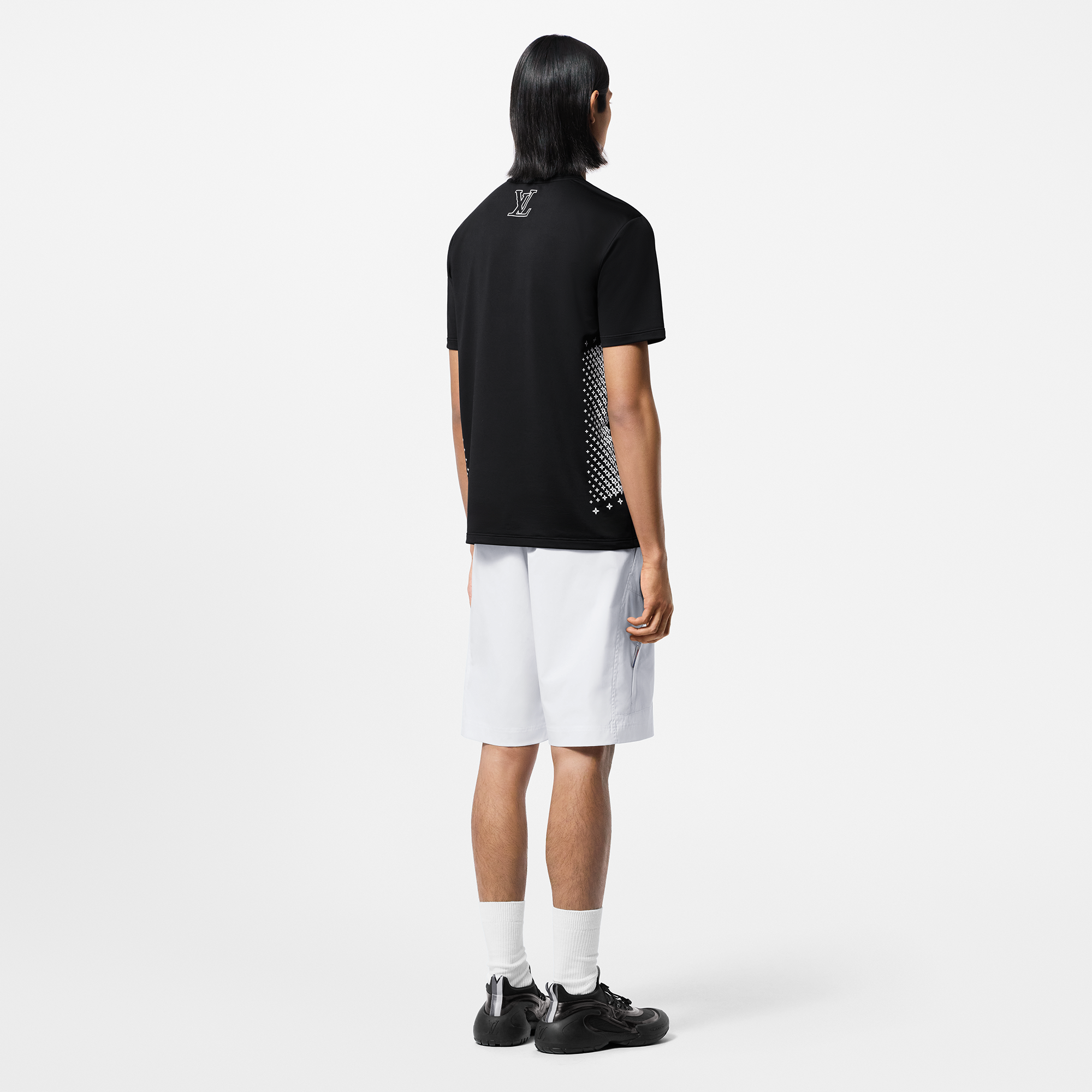 กางเกงขาสั้นผ้าเทคนิคอล  in ผู้ชาย's เสื้อผ้า กางเกงสำหรับผู้ชาย collections by Louis Vuitton (การย่อ/ขยายผลิตภัณฑ์)